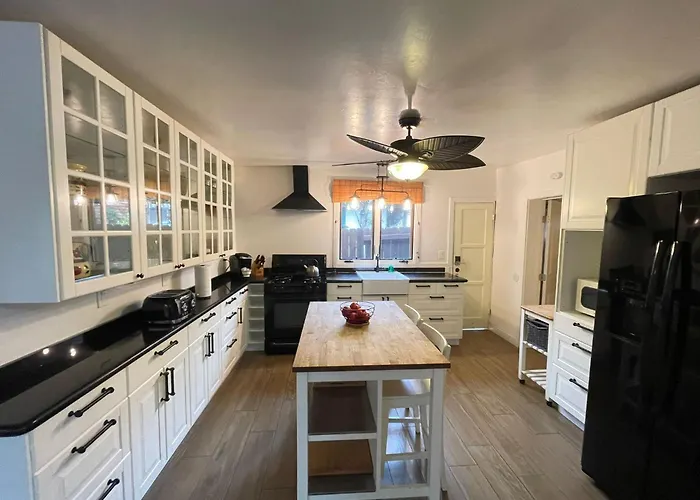 Redwood Hollow Cottages