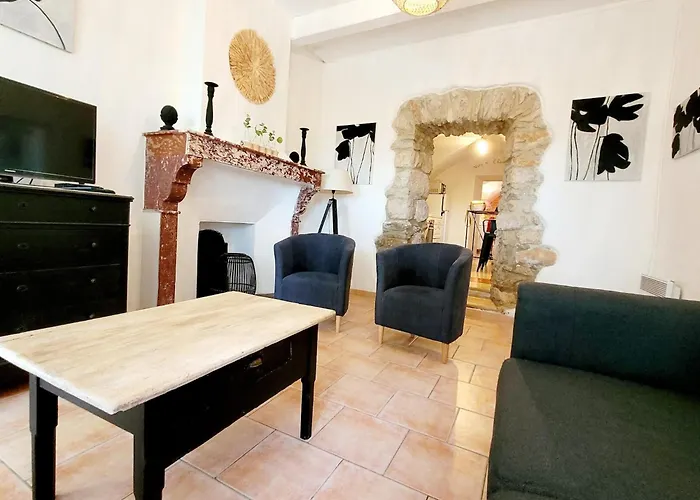 Village House In La Caunette With Pool