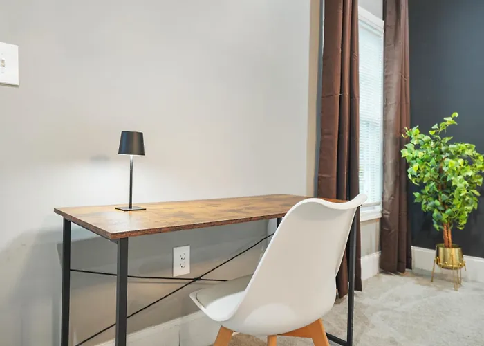 Atlanta Gem Near Mercedez Benz Stadium & Stone Mtn Prk