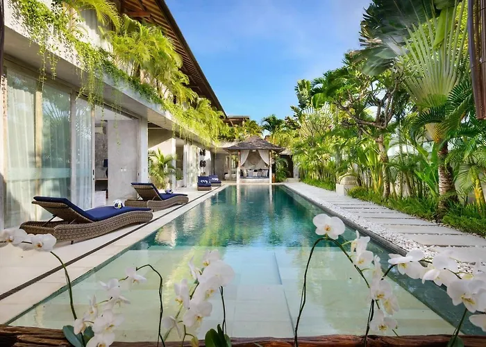 Villa: Lavish 5 Bed, Sleeps 10, Butler, Daily Breakfast