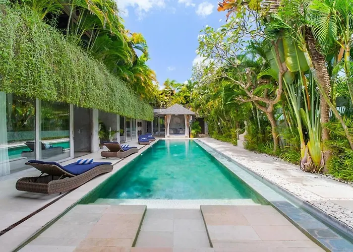 Villa: Lavish 5 Bed, Sleeps 10, Butler, Daily Breakfast