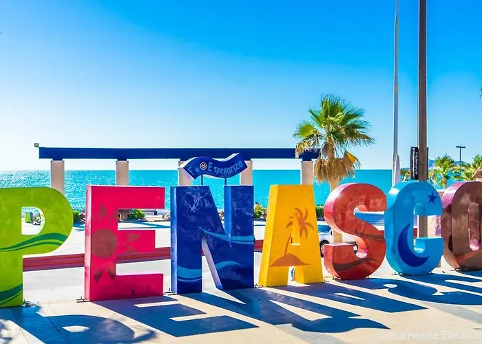 10 Min From Beach! 4 Queen Beds