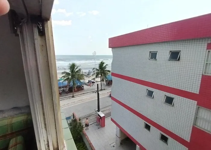 Apartamento pé na Areia com Garagem no Centro