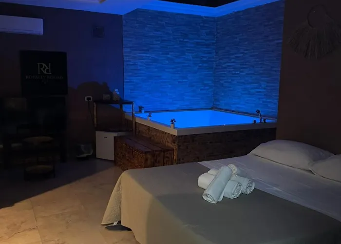 Hotel with Tennis: Royalty Rooms & Spa