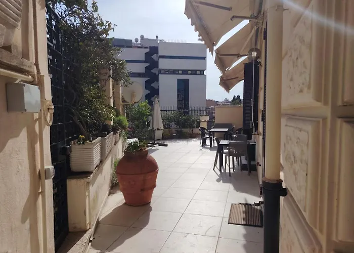 Domus Aurea B&B And Suites