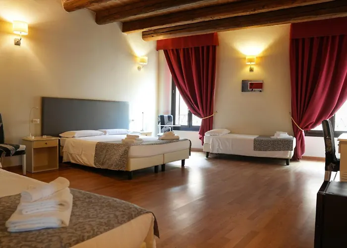  Honey Rooms Ferrara