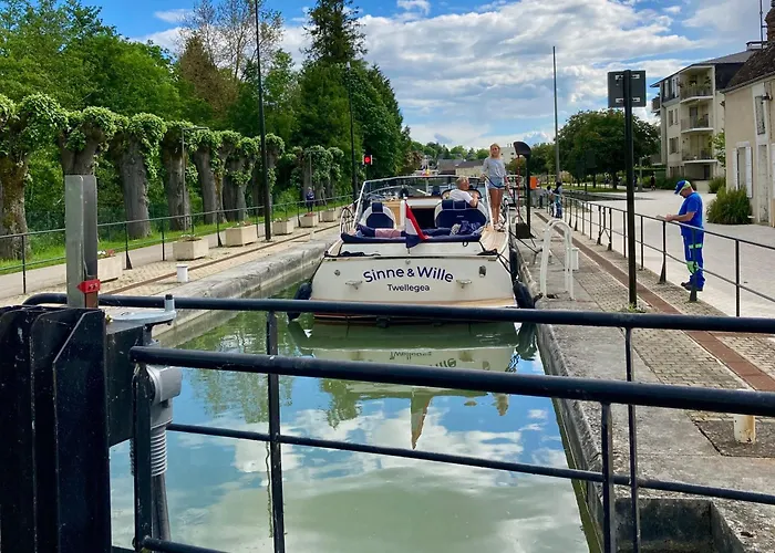 La maison Virginie appartements de 1 à 5 pers cosy central parking gratuit linge fibre proximité port lac canal piscine