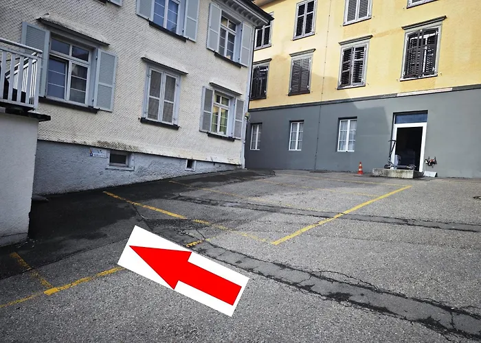 YELLOW INN - SIMPLE ROOMS -- OLMA Messen&Autobahn 1 Min, HSG 6 Min, Spital 7min, günstige Parkplätze