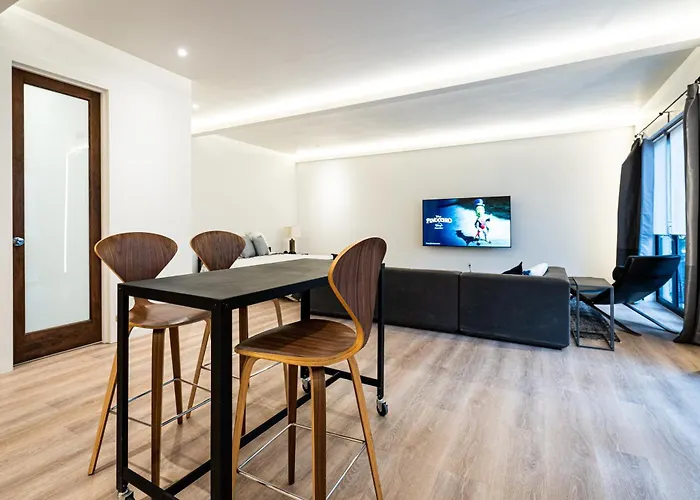 Large Modern Loft In Central Location