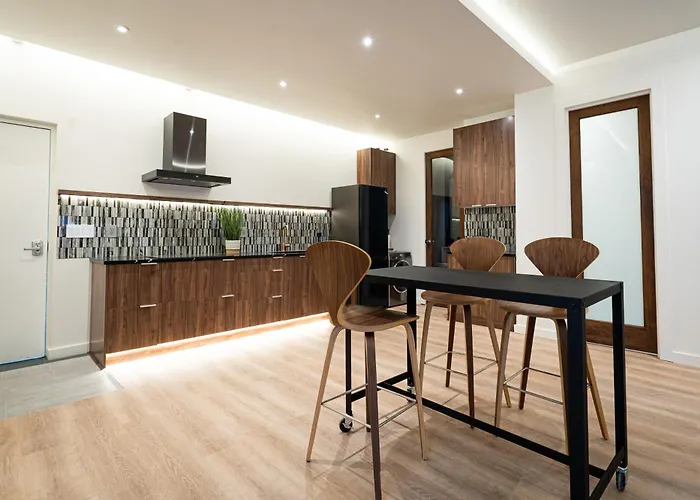 Large Modern Loft In Central Location