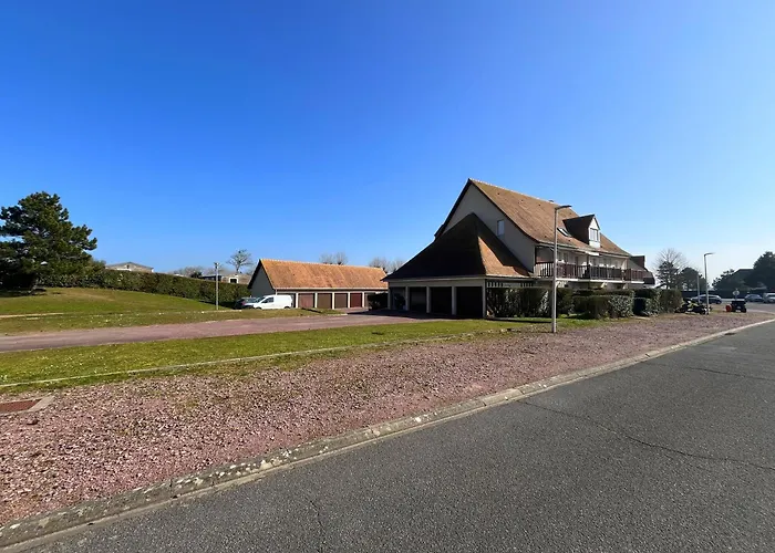 Petite cour privée - à 1minute à pied de la plage