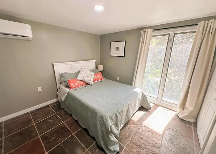 Featherstone Upstairs Apartment, Cayman Brac