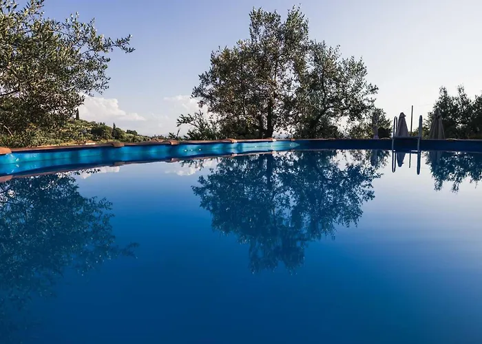 Tuscany Villa Gorello. Villa in Toscana. Jacuzzi con tetto in cristallo,piscina