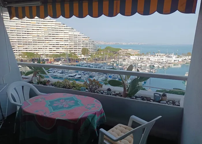 Grand studio vue mer à Marina Baie des Anges