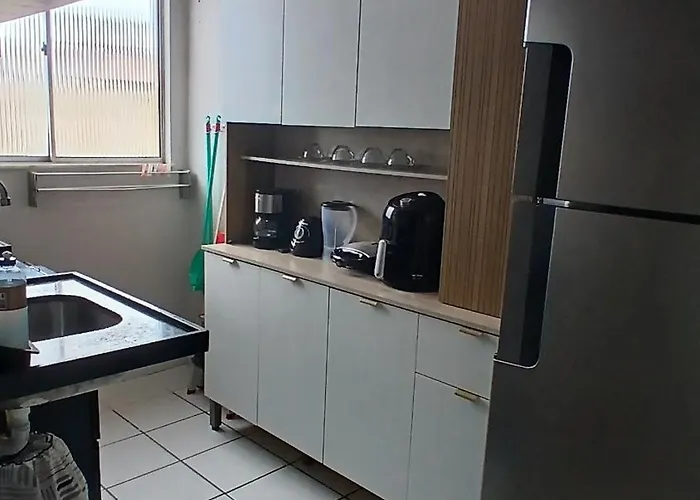 Lindo apto! Localizado a apenas 7 min de carro da praia