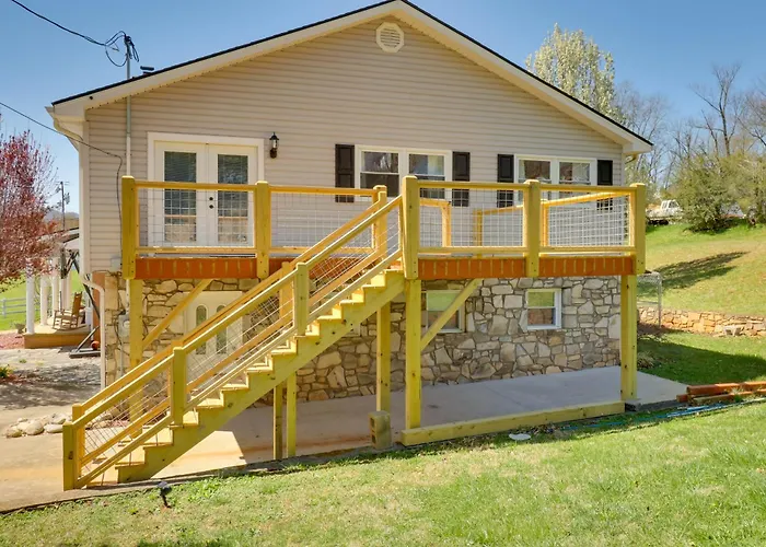 Modern Retreat Near Smoky Mtns & Asheville!