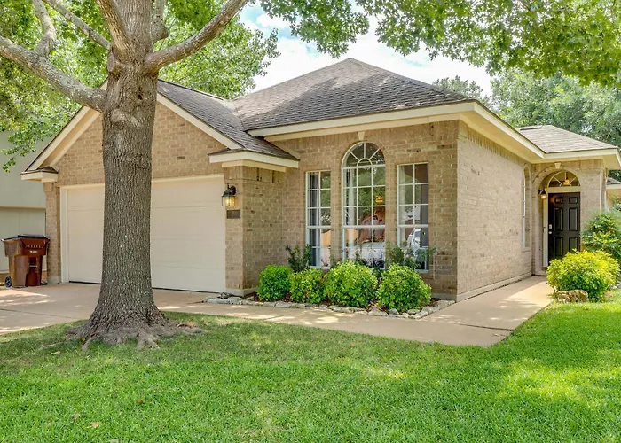 Fenced Yard + Patio: Family Home In Round Rock