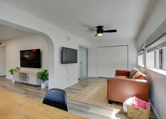 Walk To Papago Park: Condo W/ Community Perks!