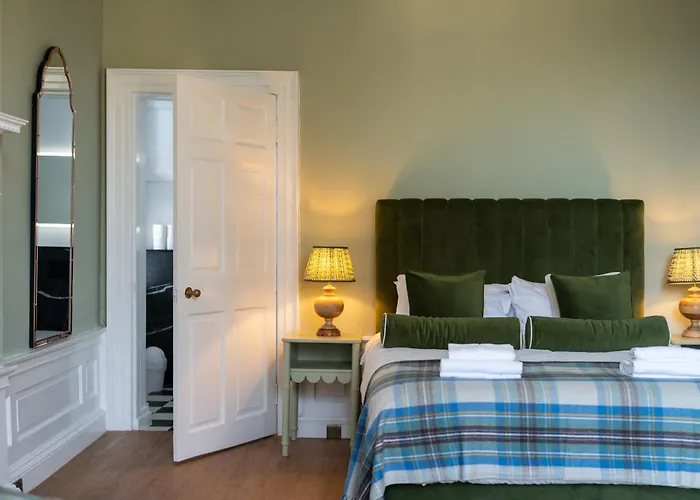 Hotel familiar: No. 53 Frederick Street