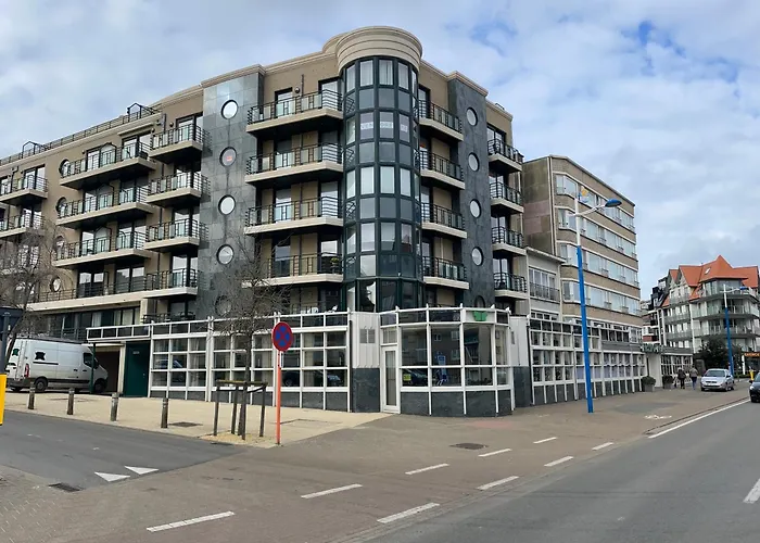 Appt Pablo met privé-garage, vlakbij zee, in Koksijde-Bad