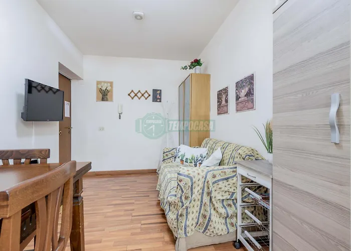 Daniela, Pied-A-Terre Al Vaticano