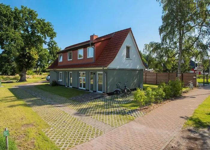 Villa Wiesenau großzügiges Ferienhaus in Prerow by Restaurant Wiesenau