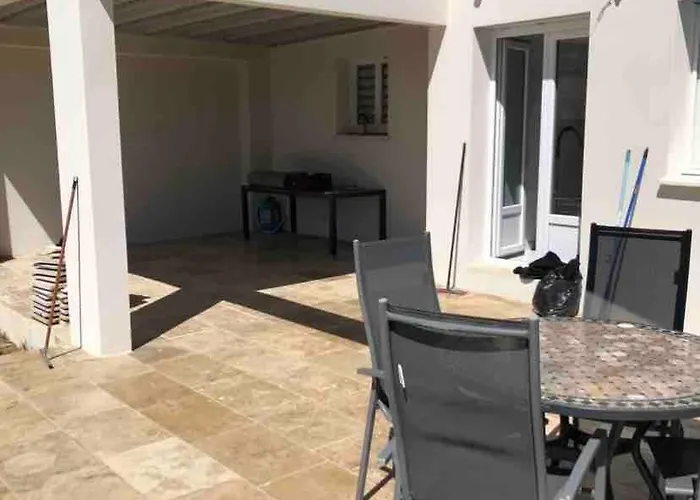 Villa F5 With Pool Close To Beach And Amenities