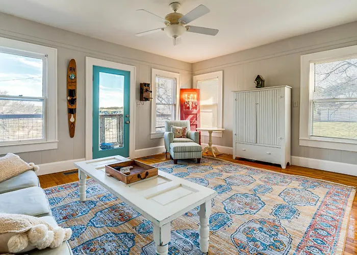 Hill Country Retreat W/ Lake View, Deck & Balcony