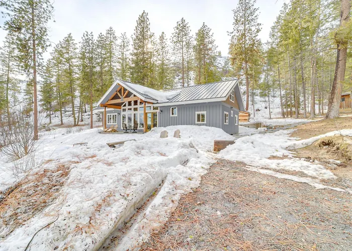 'Chelan Mountain Retreat' Chalet W/ Fire Pit!