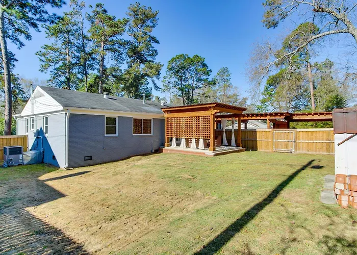 2 Mi To Historic Horse District: Dog-Friendly Home