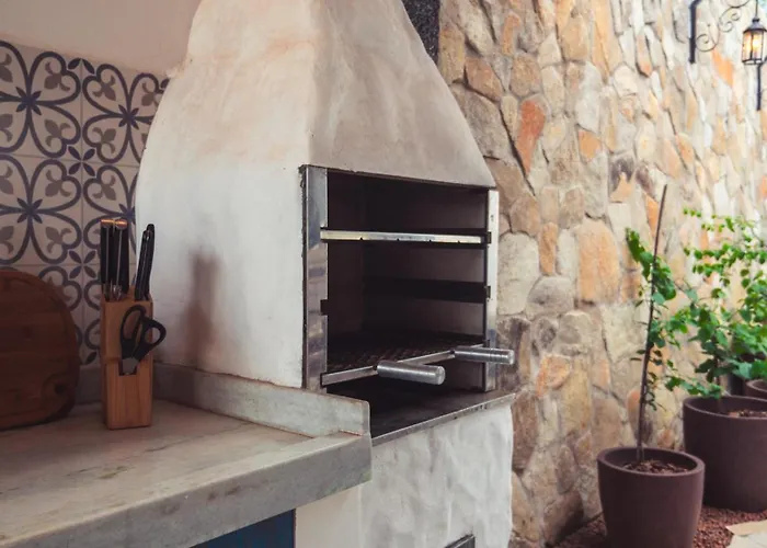 Villa Mykonos - Experiência Grega Exclusiva em Tiradentes - 5 Suítes de Luxo