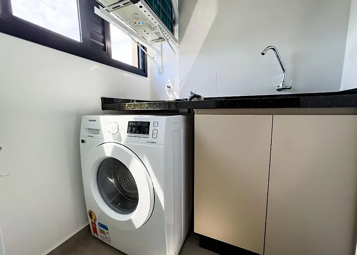 Flat ate 3 pessoas/ prédio com piscina