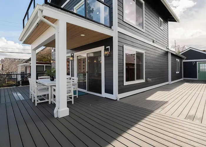 Spacious 3Br Home Sleeps 8 Private Backyard