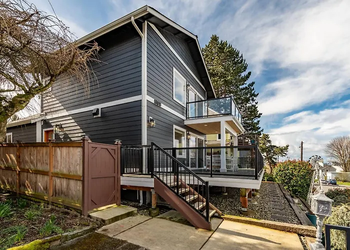 Spacious 3Br Home Sleeps 8 Private Backyard