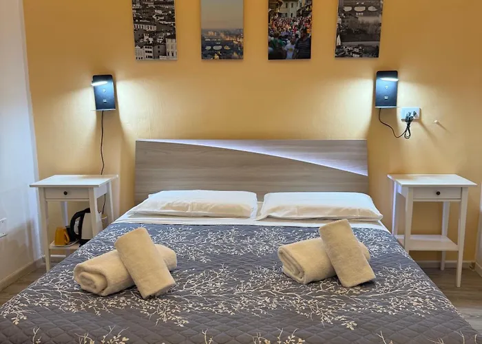 Albergo centrale: Bronze Horse affittacamere