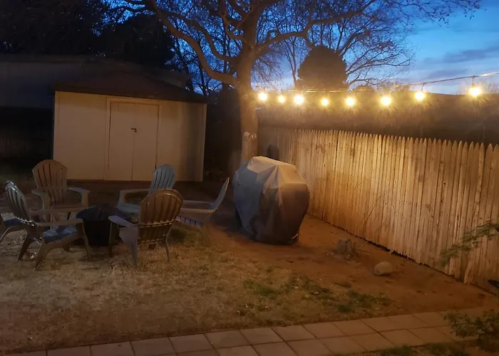 Hot Tub, Privacy, Sleeps 14 & Tons Of Space!