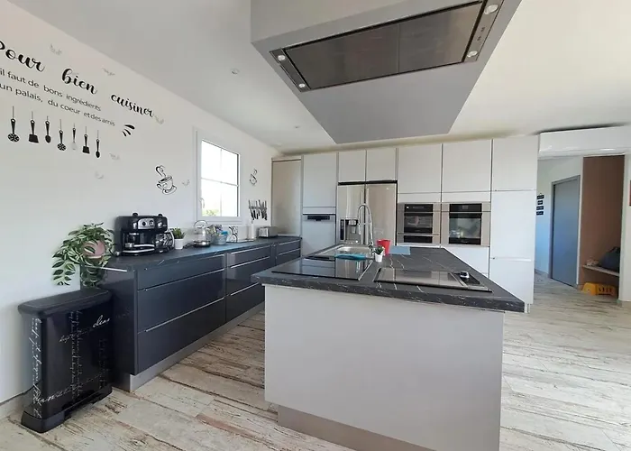 Villa spacieuse avec piscine privée à L'Île-d'Yeu – 150 m²