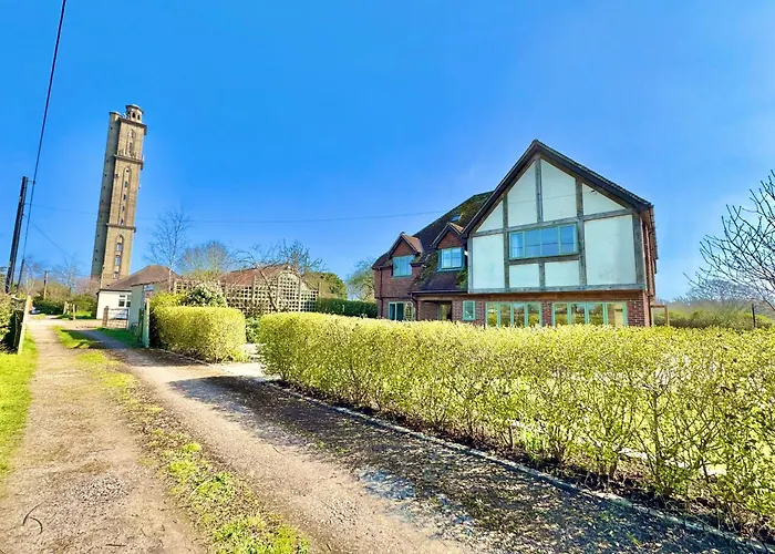Stunning 7 Bedroom Escape Near New Forest And Beach - Large Garden - Pool Table - Serene Setting - Sleeps 14