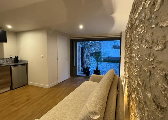Balaruc Le Vieux Superbe studio dans maison médiévale avec terrasse et vue lagune de Thau