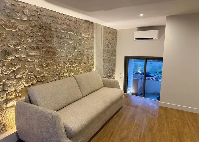 Balaruc Le Vieux Superbe studio dans maison médiévale avec terrasse et vue lagune de Thau