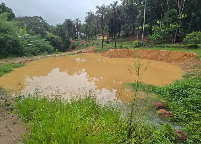 Lindo sítio com pesca, trilhas, piscina, barco e muita diversão