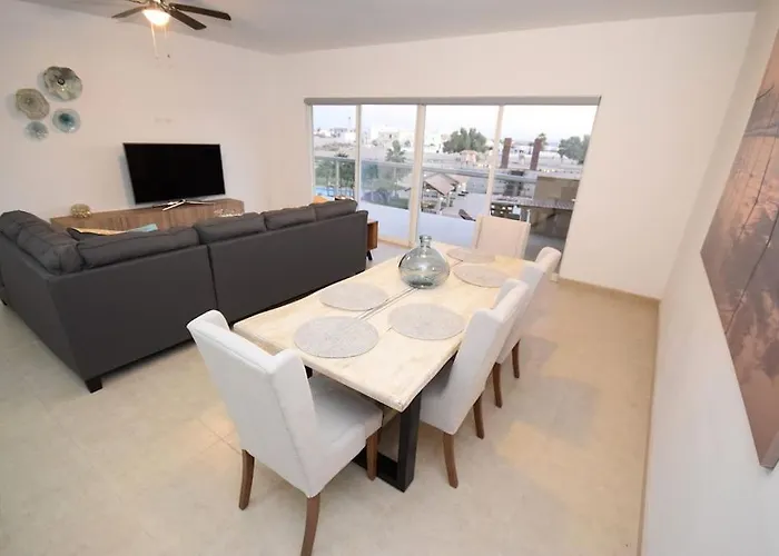 Ocean View Condo With Pools And Easy Beach Access