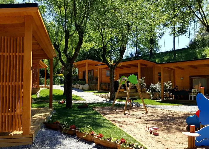 Hotel cerca del colegio: Camping Els Roures
