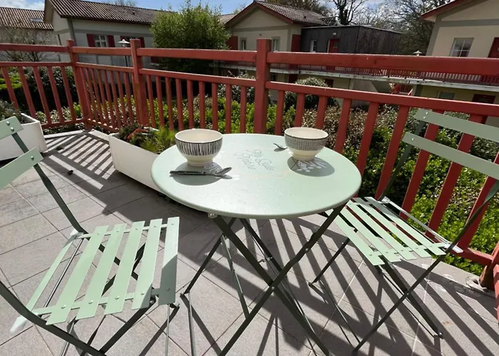 Charmant T2 rénové avec balcon, proche plage et commerces