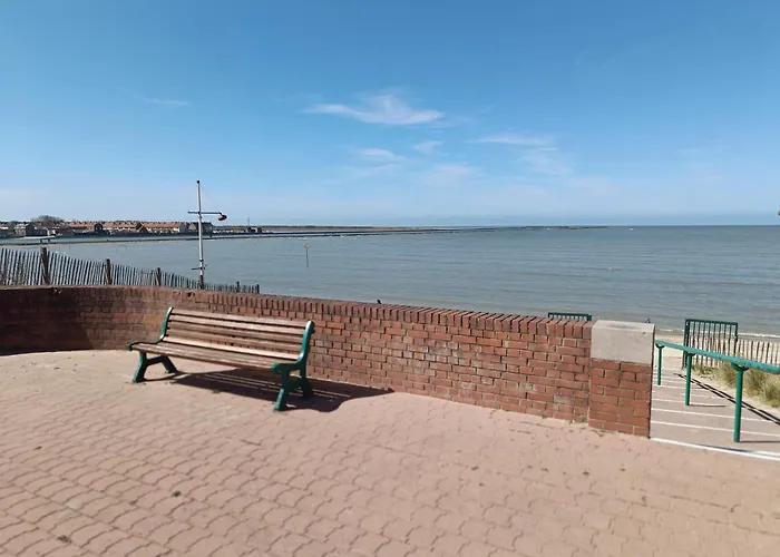 A 1min a pied de la plage Petit fort Philippe