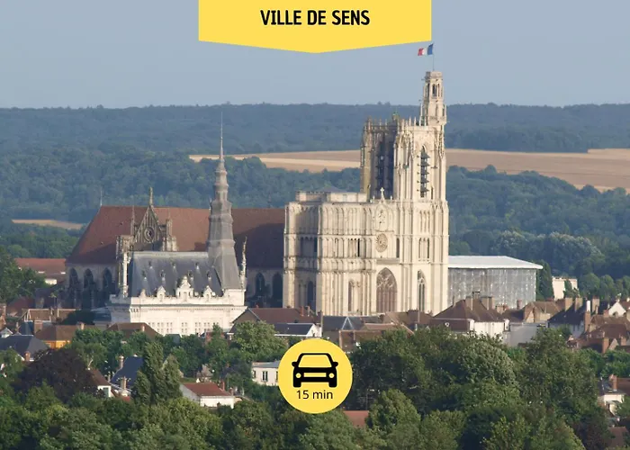 L'Expédition - By BEST KEYS - Expérience Unique - Déco Immersive - Lit Queen Size&Canapé Convertible - Centre Ville - Smart TV - Machine à Café Nespresso - Netflix&WiFi ILLIMITÉ - Check-in Autonome - Parking Gratuit