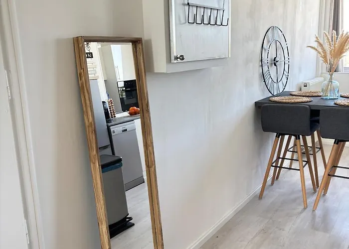 Grand T2 cosy et lumineux face à l'étang