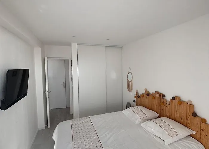 Grand T2 cosy et lumineux face à l'étang