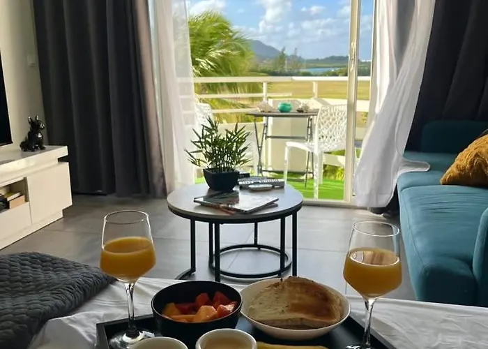 Beachfront Condo With Pool View & Private Beach Access