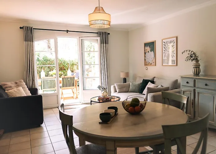 Appartement 3 pièces Climatisé dans une Résidence avec Piscine